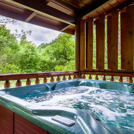 Alpenhaus Cozy Log Cabin - 2 Bedrooms, Hot Tub, Amazing Location!